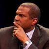 Alors que 4 stations annulent son émission, le journalisme de plaidoyer de Tavis Smiley est-il trop politique pour une radio publique ?