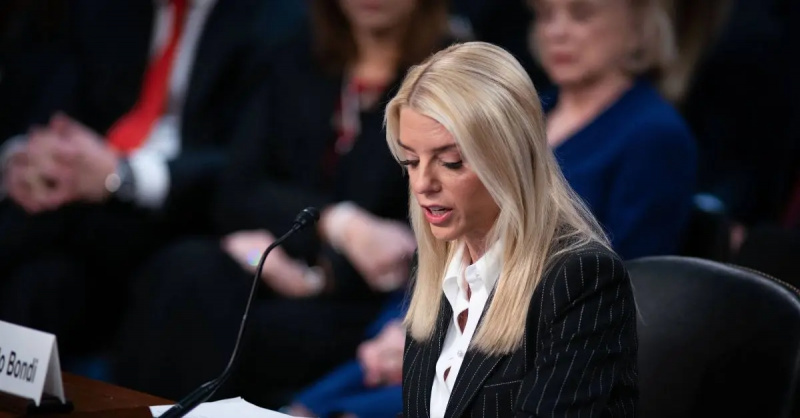 Pam Bondi en su audiencia de confirmación en el Senado.