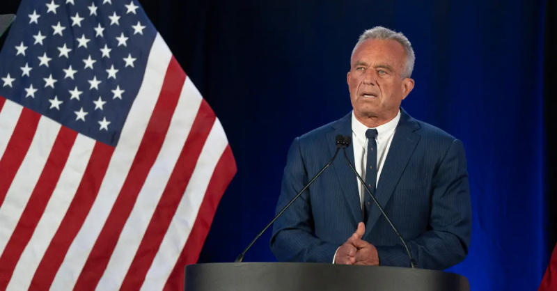 RFK Jr. a anunțat că își suspendă campania prezidențială și l-a susținut pe Donald Trump.