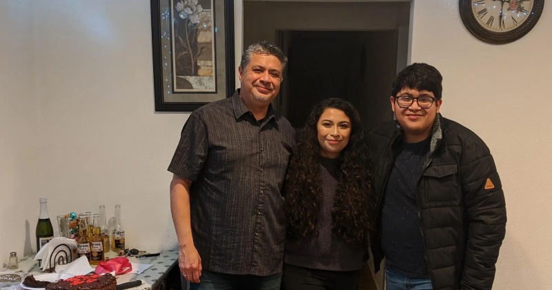 Cesar Alvarado e due dei suoi figli
