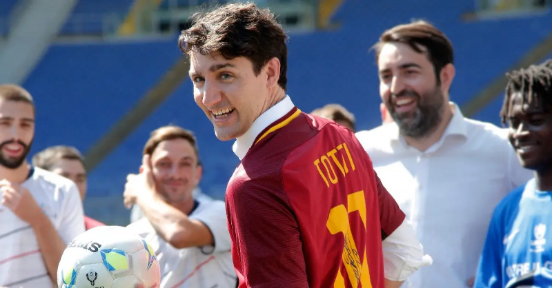 Justin Trudeau tous' Open Goal in 2017