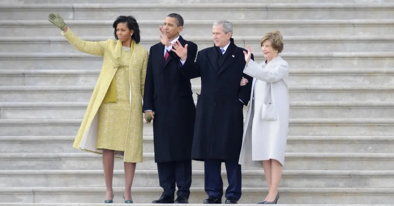 Michelle et Barack Obama, George W. et Laura Bush disent au revoir à Dick Cheney (2009)