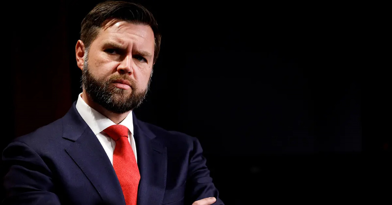 J.D. Vance vid en republikansk presskonferens 2024.