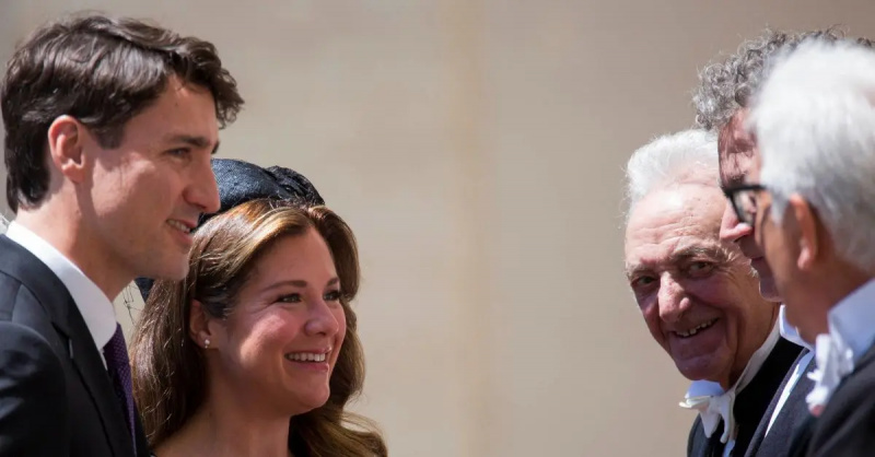 Justin et Sophie Trudeau rencontrant le pape.