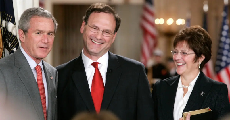 George W. Bush, Samuel Alito i njegova supruga Martha-Ann u Bijeloj kući