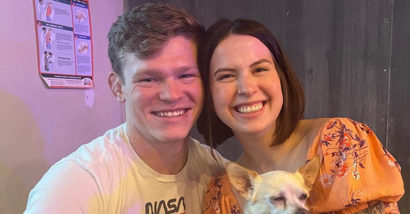Hunter Brown y su novia