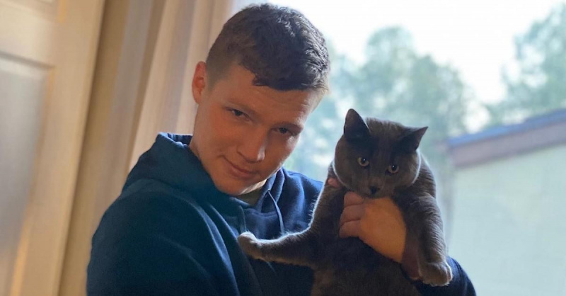 Robert Garrison Brown y su gato