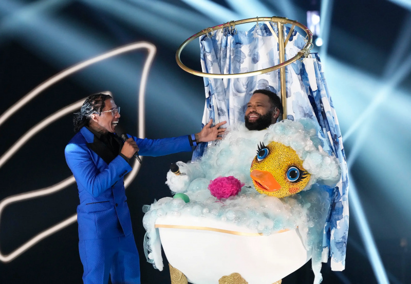 Premiere der 10. Staffel von'The Masked Singer' reveals Anthony Anderson as Rubber Ducky.