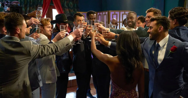 מתמודדים של'The Bachelorette' following the first rose ceremony of Season 20.