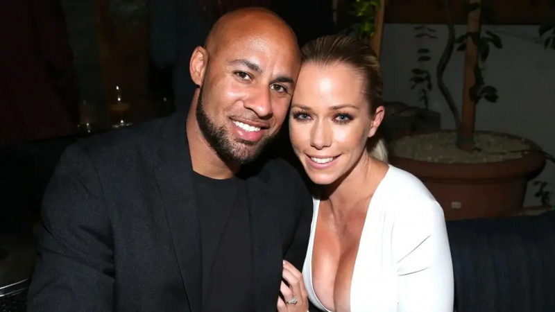 Hank Baskett und Kendra Wilkinson lächeln WE tv an's premiere of "Kendra On Top" and "Driven To Love" on March 31, 2016