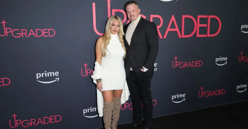 Danielle i Nate Cabrale pozują do zdjęcia podczas premiery Amazona