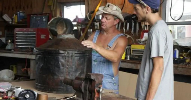 Moonshiners bootleg alkoholt készít