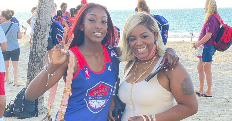   (l-r): Smak'Jae and Kia Brooks smiling at an event.