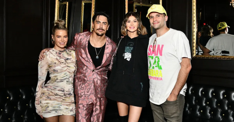 Ariana Madix, Tom Sandoval, Raquel Leviss i Tom Schwartz na koncercie Tom Sandoval & the Most Extras w 2021 r.