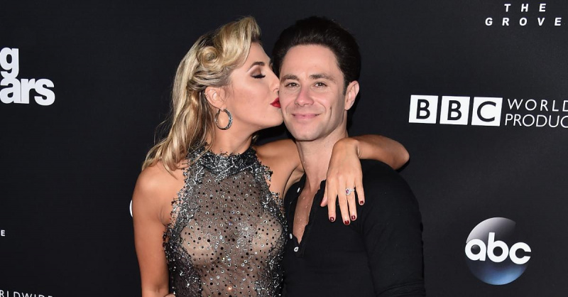 Was ist das Vermögen von Sasha Farber? Die 'DWTS'-Tänzerin hat sich von Emma Slater getrennt