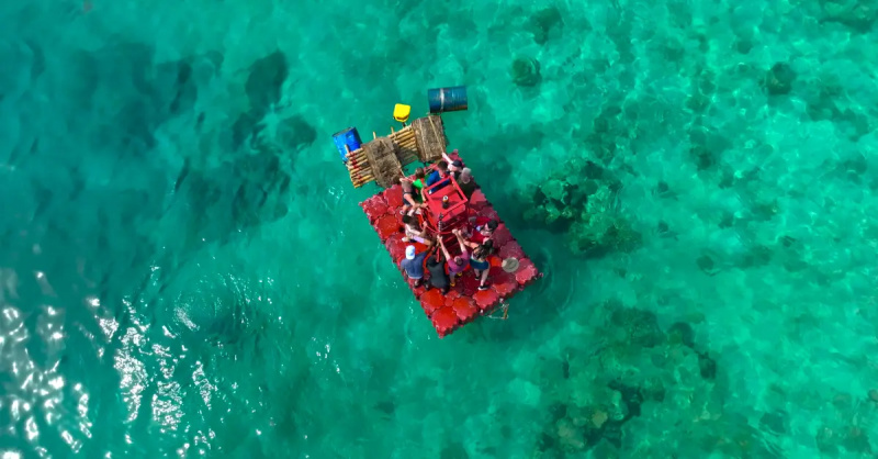 Dàn diễn viên Phần 2 của'The Mole' competes in a water-based mission in Episode 2 of 'The Mole.'