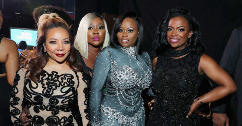 (l-r): Tiny Harris, LaTocha Scott, Tamika Scott a Kandi Burruss na BET Awards.