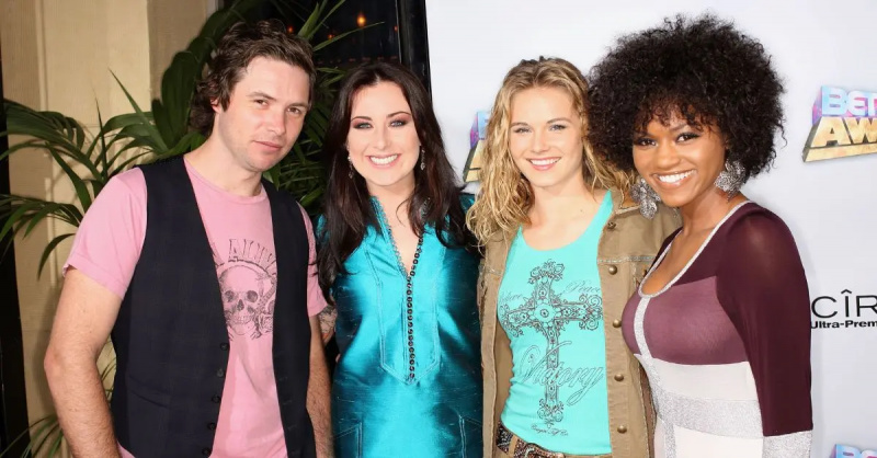 American Idol -kauden 7 finalistit Michael Johns, Carly Smithson, Kristy Lee Cook ja Syesha Mercado vuonna 2008