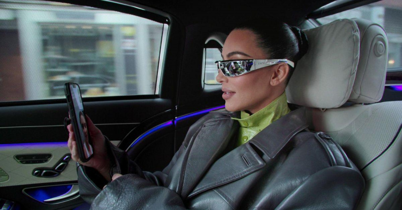 Kim Kardashian filmando'The Kardashians' Season 2.