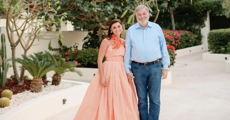 (od lewej): Bronwyn Newport i Todd Bradley na zewnątrz