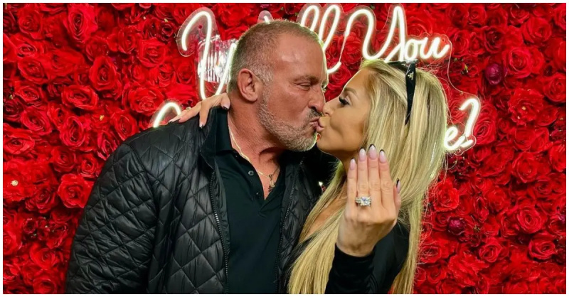 (左から右): 婚約を祝うフランク・カターニアとブリターニー・マテシッチ