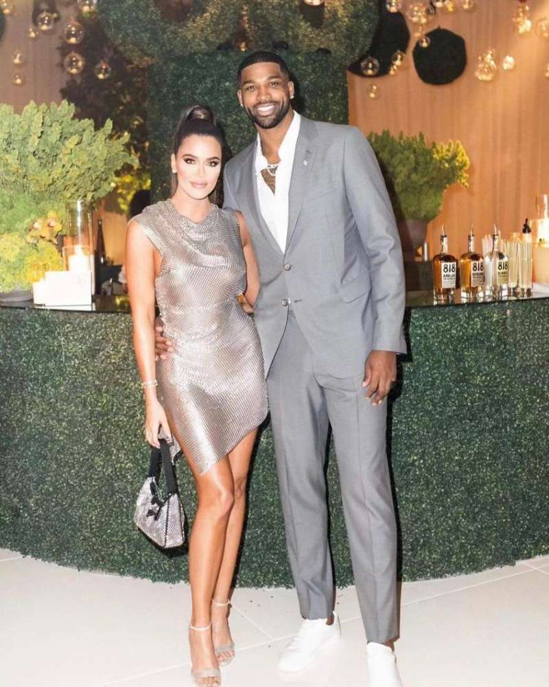 TikToker wyjaśnia, dlaczego Khloe Kardashian leżała w szpitalnym łóżku po tym, jak surogatka urodziła syna