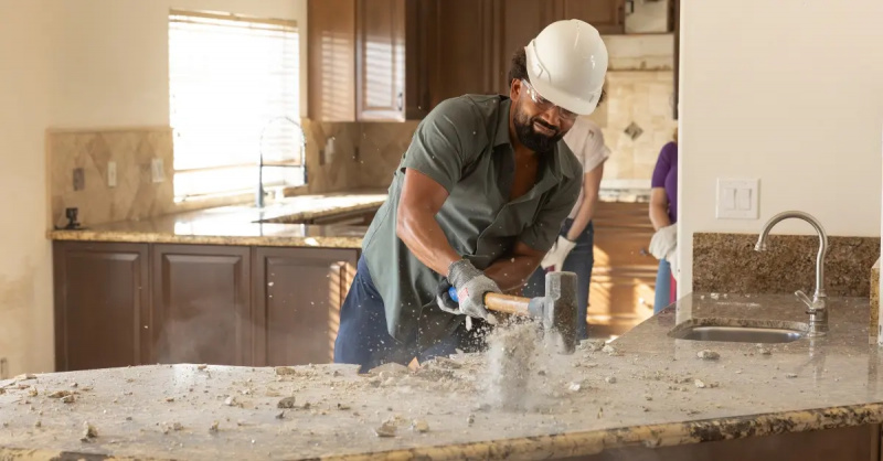 'Extreme Makeover: Home Edition' cải tạo tất cả là về 'di chuyển xe buýt đó' trong thời gian kỷ lục