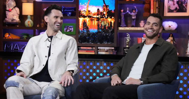 Carl Radke och Jesse Solomon på uppsättning av'Watch What Happens Live!'