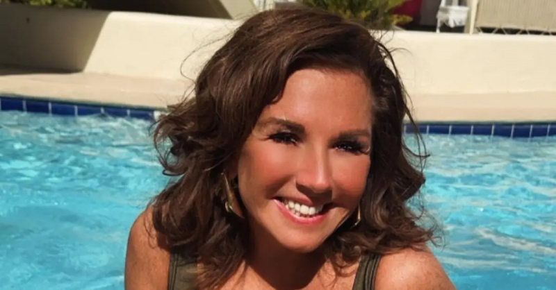 Abby Lee Miller di kolam renang