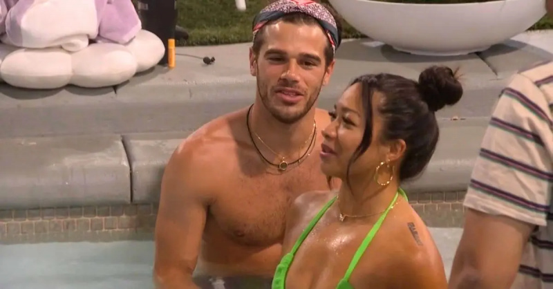 Tucker Des Lauriers i Rubina Bernabe na basenie'Big Brother'