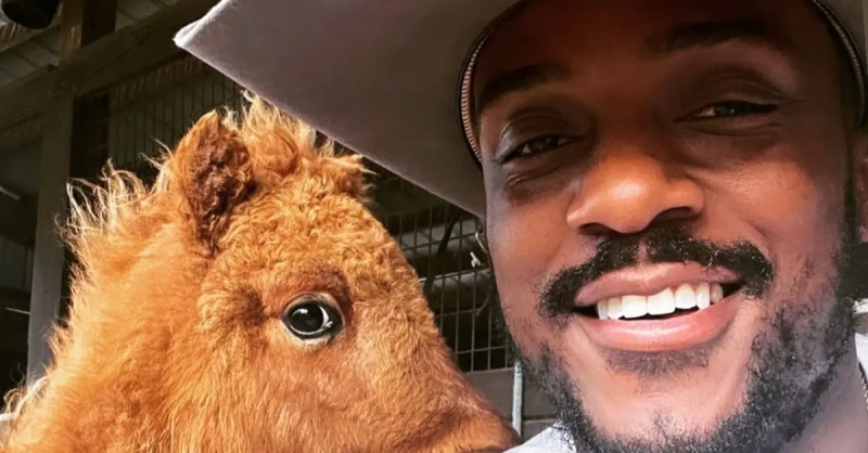 Ryan i njegov minijaturni konj Lil Nas.