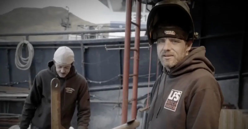 Tomas Brossardas ir Jake'as Andersonas, dirbantys prie Sagos'Deadliest Catch'