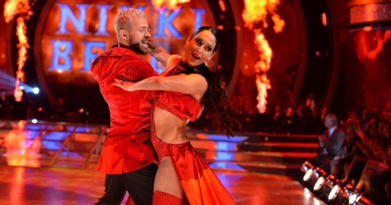 Artem Chigvintsev at Nikki Bella mula sa'Dancing With the Stars'