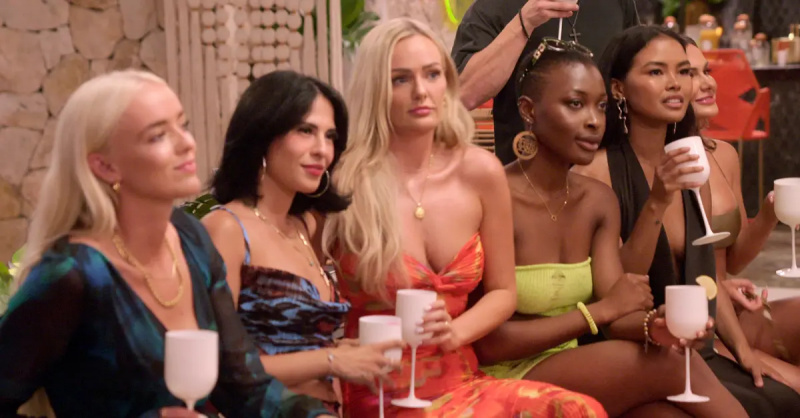 (Kiri ke Kanan) Elys Hutchinson, Xanthi Perdikomatis, Micah Lussier, Tolu Ekundare, Dominque Defoe, dan Jessica Vestal di Musim 2'Perfect Match.'
