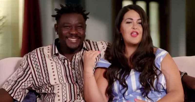 Kobe Blaise och Emily Bieberly satt under en intervju på'90 Day Fiancé: Happily Ever After'