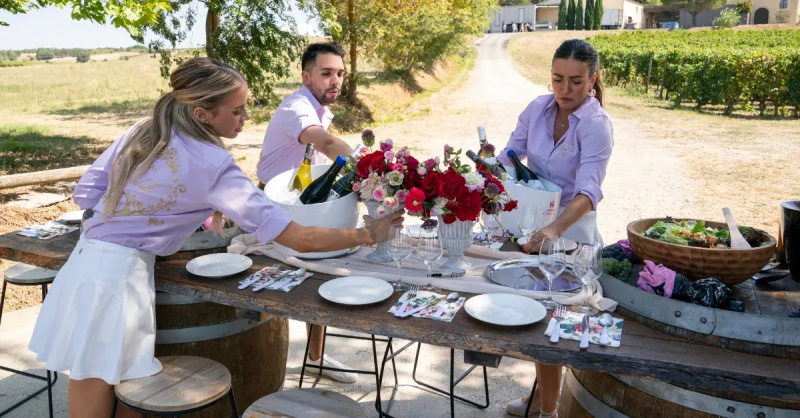 Hannah Fouch, Stephen Alsvig และ Priscila Ferrari ตั้งโต๊ะในช่วงซีซั่นที่ 1 ของ'Vanderpump Villa.'