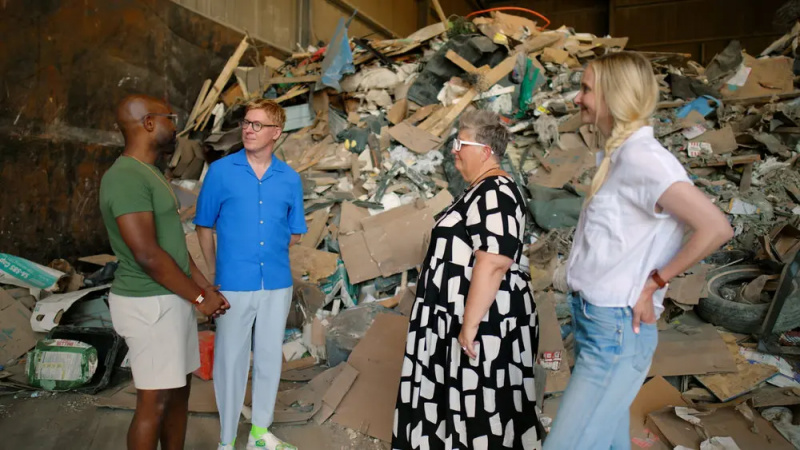   Ella Engström, Katarina Blöm, Johan Svenson sa objavujú v názve epizódy,"What Lies Beneath" 
