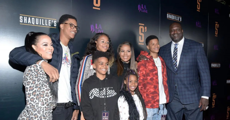 Šonijs O.'Neal, Shaquille O'Neal, and their family.