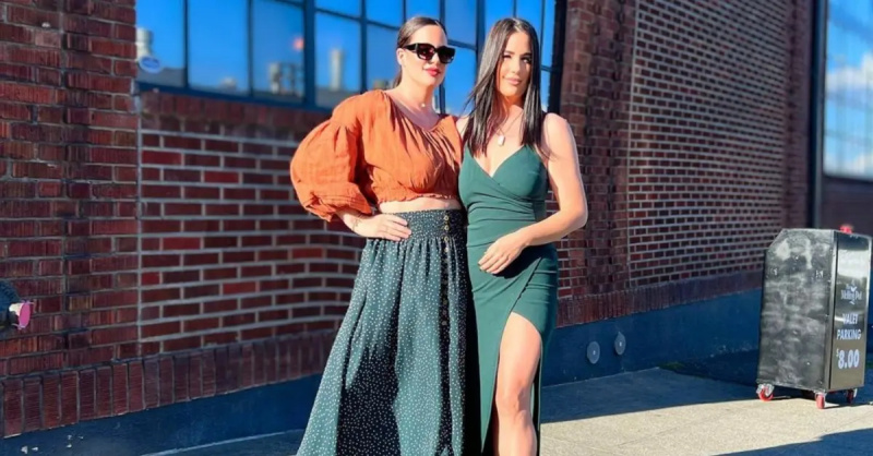 Dvojčici 'Extreme Sisters' Christina in Jessica nista sramežljivi glede tega, kako blizu sta si