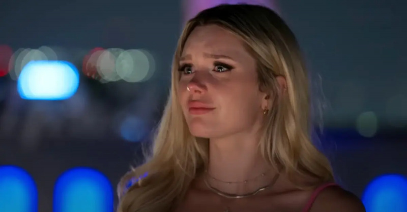 Hannah börjar gråta efter att Tony blivit eliminerad från säsong 2 av'The Mole.'