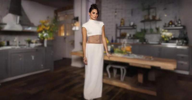 Paige DeSorbo poserar i vitt på'Summer House' Season 8 reunion set