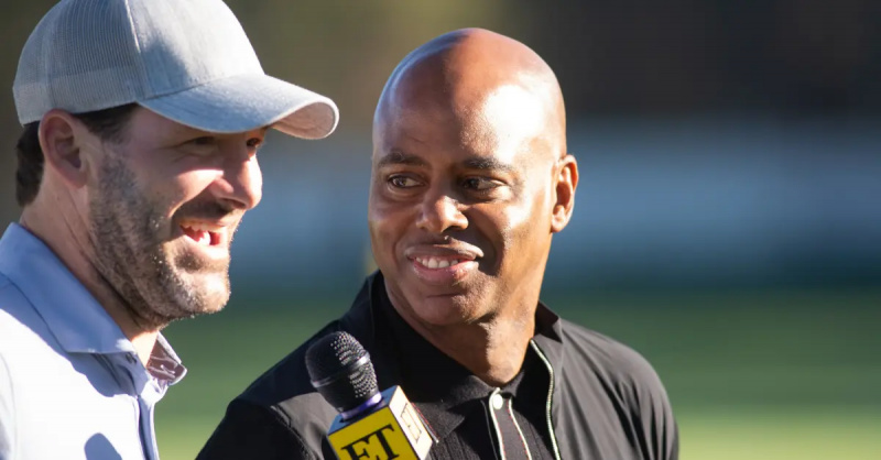 Kevin Frazier intervjuade Tony Romo 2022.