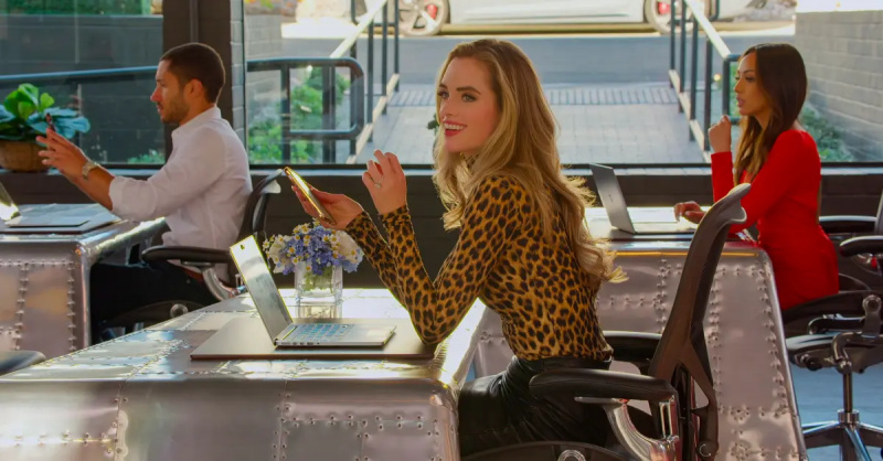(L-R) Sean Palmieri, Alexandra Jarvis und Lauren Brito in'Selling the OC.'