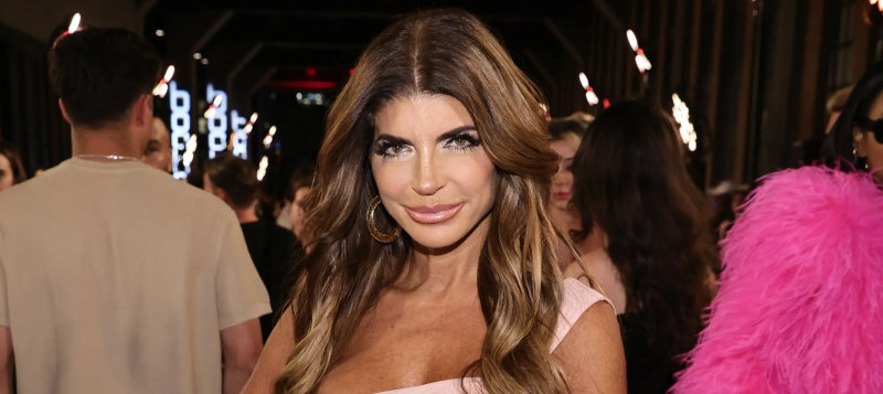 Teresa Giudice, Kourtney Kardashian Barker imzalı Boohoo'da's New York Fashion Week debut on Sept. 13, 2022