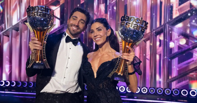 Joey i Jenna sa svojim trofejima Mirrorball na DWTS-u
