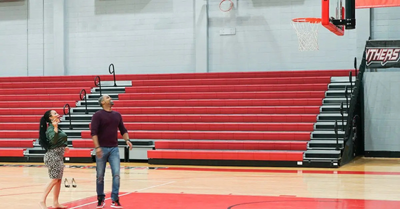 Egyiptom Sherrod és Mike Jackson a Clark Atlanta Egyetem kosárlabdapályáján