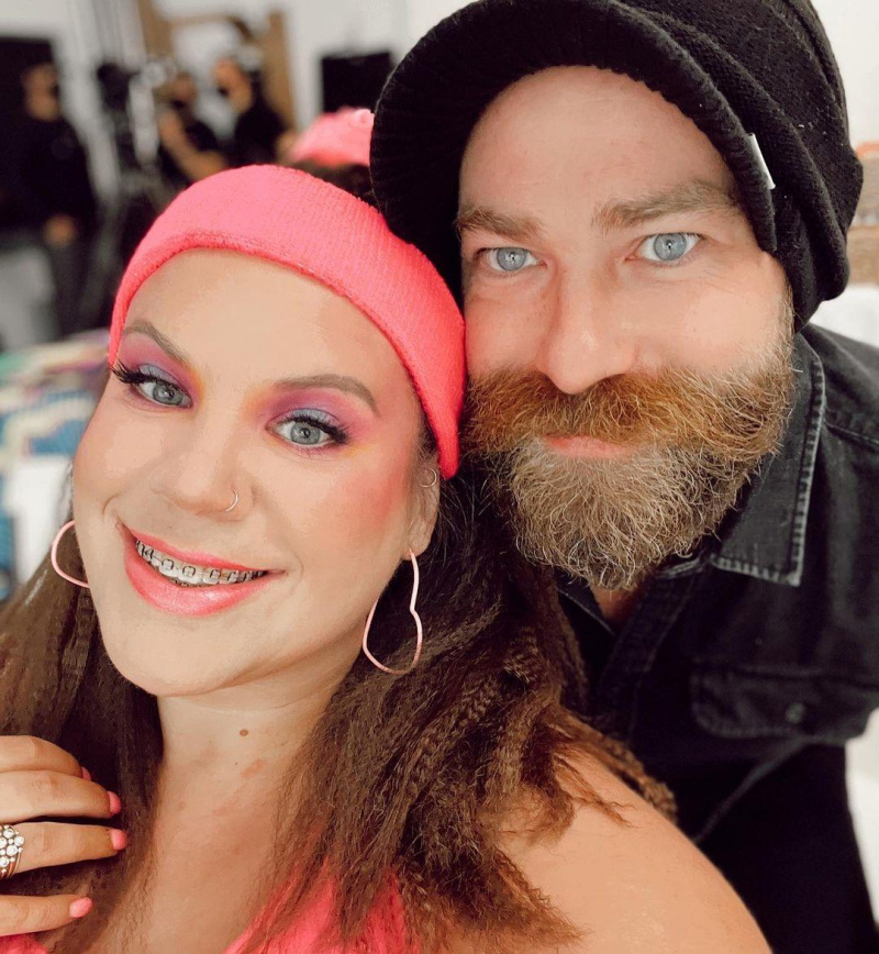 Whitney Way Thore y Lennie Alehat