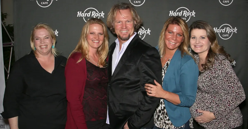 Kody Brown (C) en zijn vrouwen, (L-R) Janelle Brown, Christine Brown, Meri Brown en Robyn Brown