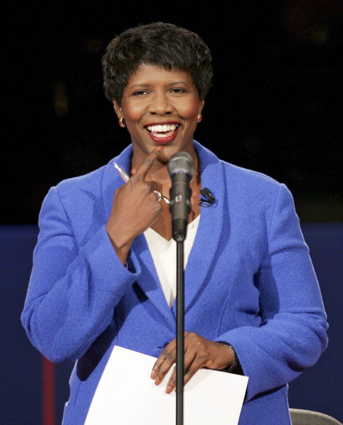 Seorang jurnalis muda mengumpulkan surat terima kasih kepada Gwen Ifill