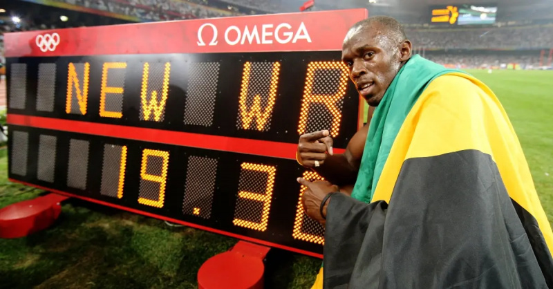 Usain Bolt pärast meeste seadmist's 200m world record in 2008